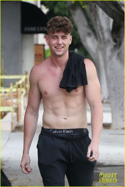Harry Jowsey at NeueHouse Los Angeles on August 10, 2023, in Hollywood, California Who is Harry Jowsey? Born on May 24, 1997, in Australia, Harry Jowsey is an actor, model, and reality television star.. Despite his appearances in a number of shows, Harry rose to fame when he starred on Netflix's Too Hot to Handle in 2020.. The 26-year-old star has also starred in Jamie Lynn Spears & Chantel ...